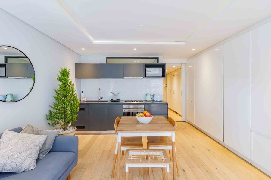 To Let 1 Bedroom Property for Rent in Sea Point Western Cape